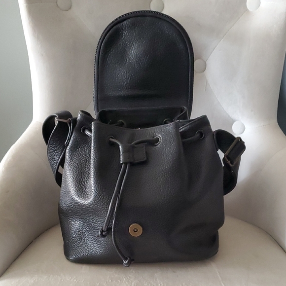 J.G Hook Vtg Black Crossbody Bag  with Adjustable Strap and Flap Closure